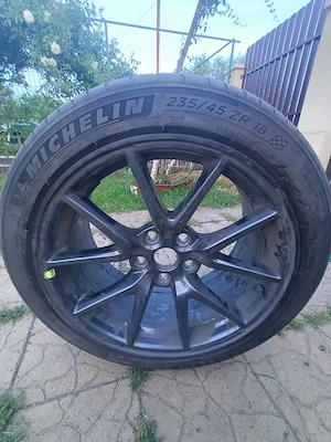 Pentru Tesla,Roata Completa pe 18,Cu Cauciuc Michelin,Stare Foarte Buna 
