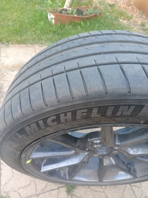 Pentru Tesla,Roata Completa pe 18,Cu Cauciuc Michelin,Stare Foarte Buna  - imagine 2