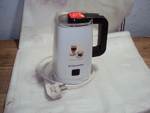 Aparat pentru spumă lapte ELECTROLUX LM-221P,500W