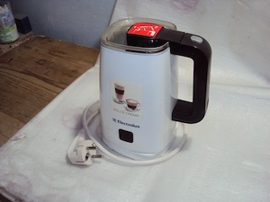 Aparat pentru spumă lapte ELECTROLUX LM-221P,500W - imagine 2