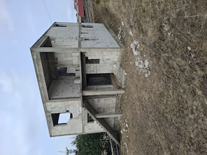 Vând casă in construcție 