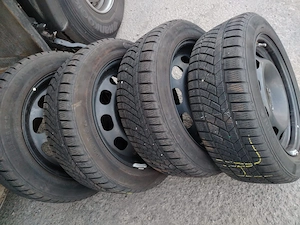 Vând set 4 anvelope de iarnă cu jante tablă, în stare foarte bună.