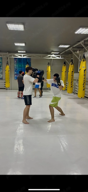 Antrenor personal de kickboxing sau box