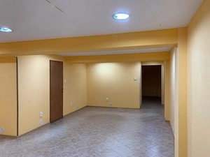 Spatiu comercial birou  showroom  ultracentral vizavi de magazinul Sugas demisol - imagine 2