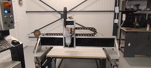 Cnc router 1600x1000x200 pentru prelucrări în materiale plastice, aluminiu, granit marmura