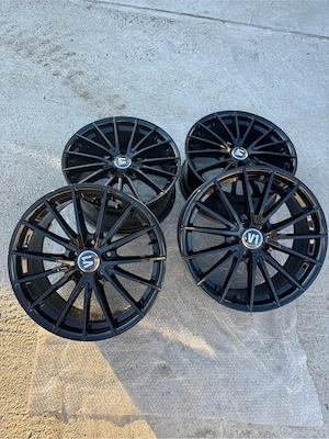 Roti / Jante negre 5x112 R18 ET 35 8J 66.6mm impecabile - imagine 3