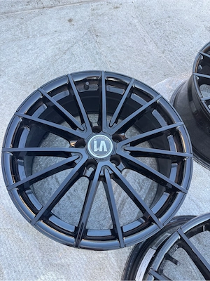 Roti / Jante negre 5x112 R18 ET 35 8J 66.6mm impecabile