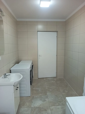 Vând apartament 45 mp utili cu parcare