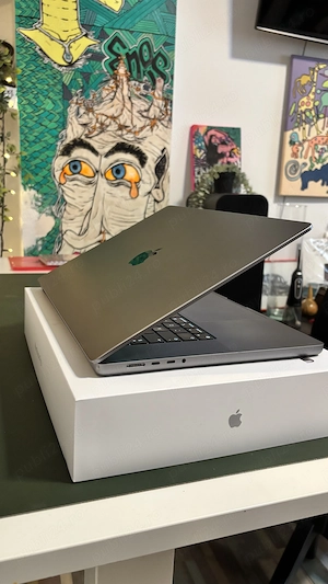 MacBook Pro 16 inch 2023 Apple M2 Pro 16GB RAM stare excelentă