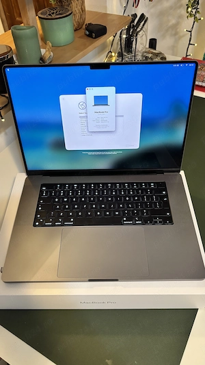 MacBook Pro 16 inch 2023 Apple M2 Pro 16GB RAM stare excelentă - imagine 3