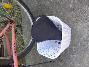 Vand bicicleta roz DHS kreativ pt 9-10 ani. Stare buna de functionare. Pret 300lei negociabil