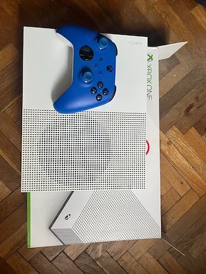 Xbox One S 1TB + Maneta Xbox Series X