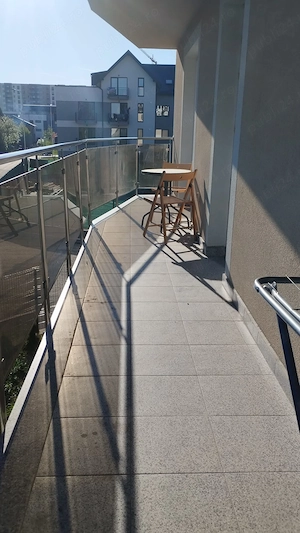 VÂND: Apartament 2 camere  terasa 11mp,  Bella Vista, Tractorul (Brașov) , sudic, proprietar - imagine 2
