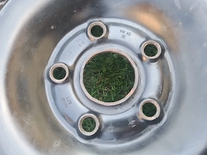4 Cauciucuri de iarna 195/65/15 cu jante de tabla originale VW, proveniență Germania !! - imagine 4