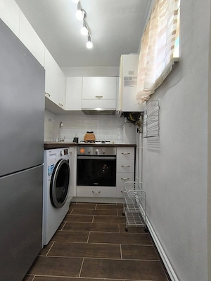Ofer spre închiriere apartament 2 camere situat la etajul 1 4 in zonă centrală. - imagine 5