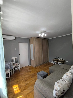 Ofer spre închiriere apartament 2 camere situat la etajul 1 4 in zonă centrală. - imagine 3