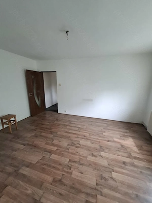 Vând apartament cu 2 camere  bloc de 4etaje la etajul 3 ocupabil imediat 