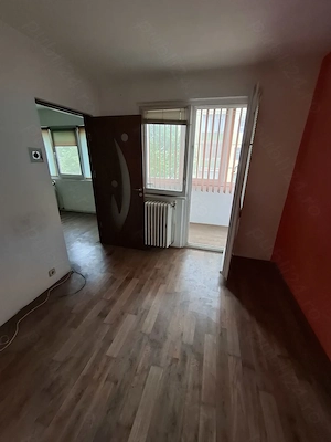 Vând apartament cu 2 camere  bloc de 4etaje la etajul 3 ocupabil imediat  - imagine 3