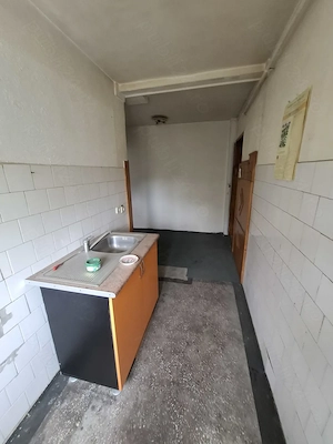 Vând apartament cu 2 camere  bloc de 4etaje la etajul 3 ocupabil imediat  - imagine 6