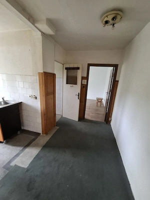 Vând apartament cu 2 camere  bloc de 4etaje la etajul 3 ocupabil imediat  - imagine 5