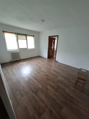 Vând apartament cu 2 camere  bloc de 4etaje la etajul 3 ocupabil imediat  - imagine 4