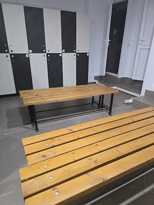 vand dulapuri si bancuțe pt sala