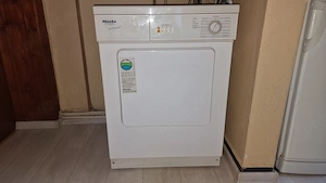 Vând uscător de rufe Miele 