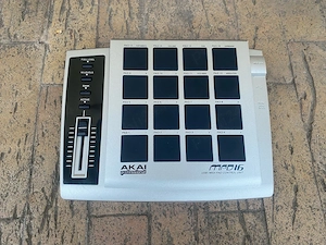 Akai MPD16 USB   midi pad control unit controler tobe   percutie - imagine 3