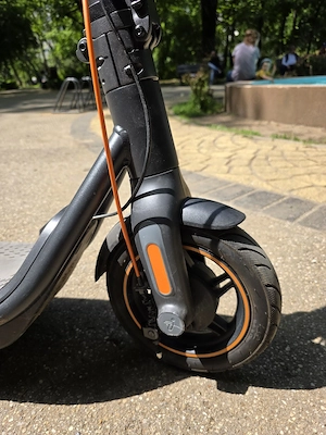 Trotineta Electrica Ninebot F65 dimensiune roti 10 inch ,Autonomie max 65 km