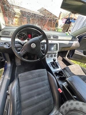 Volkswagen Passat Combi 2.0 TDI 4Motion  - imagine 19