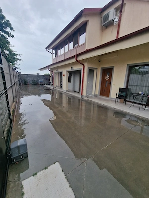 Vand casa compusa din 2 apartamente