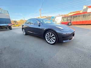 Tesla Model 3SR+ in granatie - imagine 3