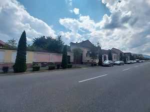 Doua corpuri de casa si teren de 1280 mp in centrul Rasnovului - imagine 3