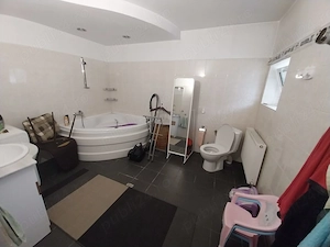 Doua corpuri de casa si teren de 1280 mp in centrul Rasnovului - imagine 6