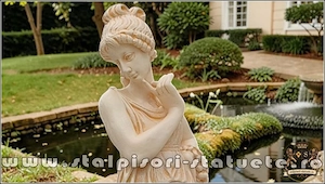 Statuetă domnița cu coroniță, galben patinat, model S44.