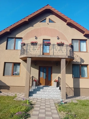 Casă / Vilă cu 5 camere de vânzare la 12-15 minute de Oradea - imagine 2