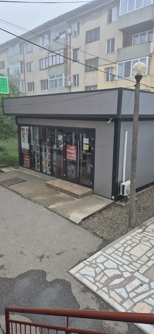 Închiriez spatiu comercial