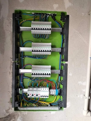  Electrician autorizat NON STOP