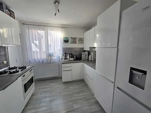 De vanzare casa triplex (unitate pe colt )-4 camere  Sangeorgiu de Mures - imagine 3