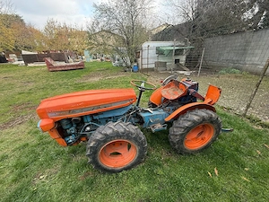 vând tractoras carraro.