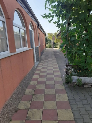 Casă de vânzare în Tecuci   spațioasă și primitoare - imagine 5