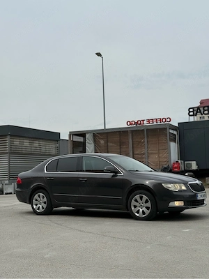 Vând Skoda Superb 2.0 TDI, 170 CP, 2009, 279.xxx km Dotări: dublu climatronic, scaune încălzite, sca - imagine 6