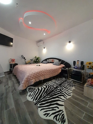 Aviz pentru Investitori !!!  PERSOANĂ FIZICĂ-VAND URGENT  Casa Pensiune in regim P+E, in Oradea, str - imagine 5