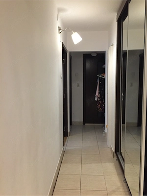 Închiriez apartament 3 camere + loc de parcare - imagine 2