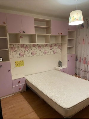 Închiriez apartament 3 camere + loc de parcare