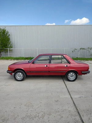 Peugeot 305 vehicul istoric - imagine 3