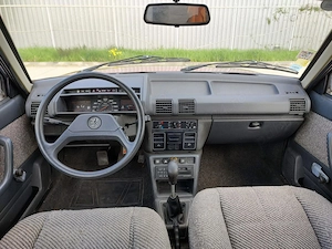 Peugeot 305 vehicul istoric - imagine 6