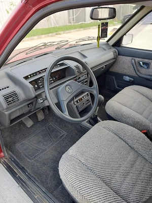 Peugeot 305 vehicul istoric - imagine 5