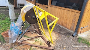 Vand pendula-circular taiat lemn. Motorul e monofazicde 4KW.