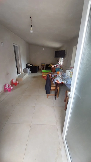Casa solidă și  spațioasă cu teren generos  - imagine 7